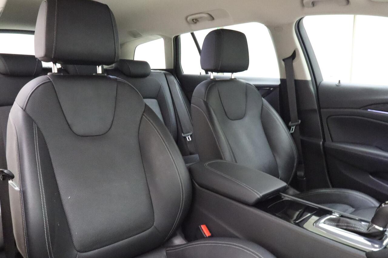 Opel INSIGNIA Sports Tourer 1.5 Turbo Business Executive Automaat | Lederen bekleding | Navigatie | Stoelverwarming & Ventilatie | Keyless | Lichtmetalen velgen | Parkeersensoren