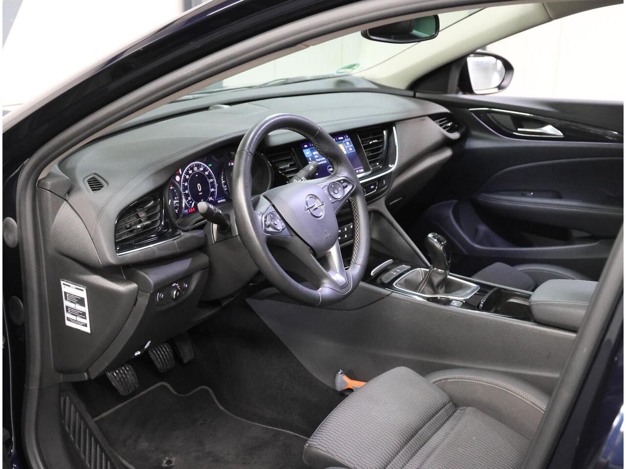 Opel INSIGNIA 165PK Executive | 1ste eigenaar | Winterpakket | OPC-Line | AppleCarplay/Android Auto | 360'Camera | Keyless | Dodehoekdetectie | Electrische AGR stoelen | FULL LED | Dodehoek Detectie | Adaptive Cruise Control |