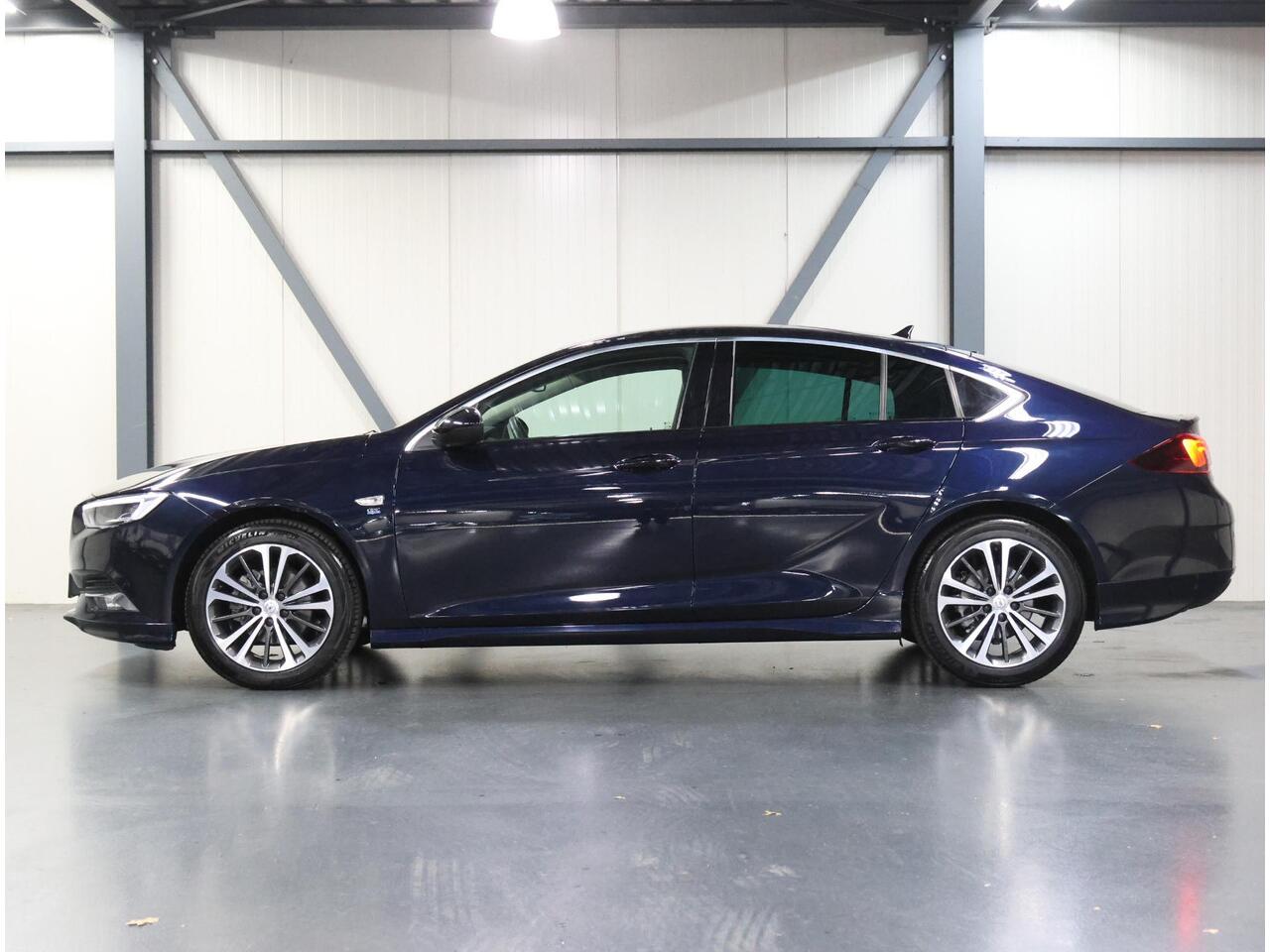 Opel INSIGNIA 165PK Executive | 1ste eigenaar | Winterpakket | OPC-Line | AppleCarplay/Android Auto | 360'Camera | Keyless | Dodehoekdetectie | Electrische AGR stoelen | FULL LED | Dodehoek Detectie | Adaptive Cruise Control |