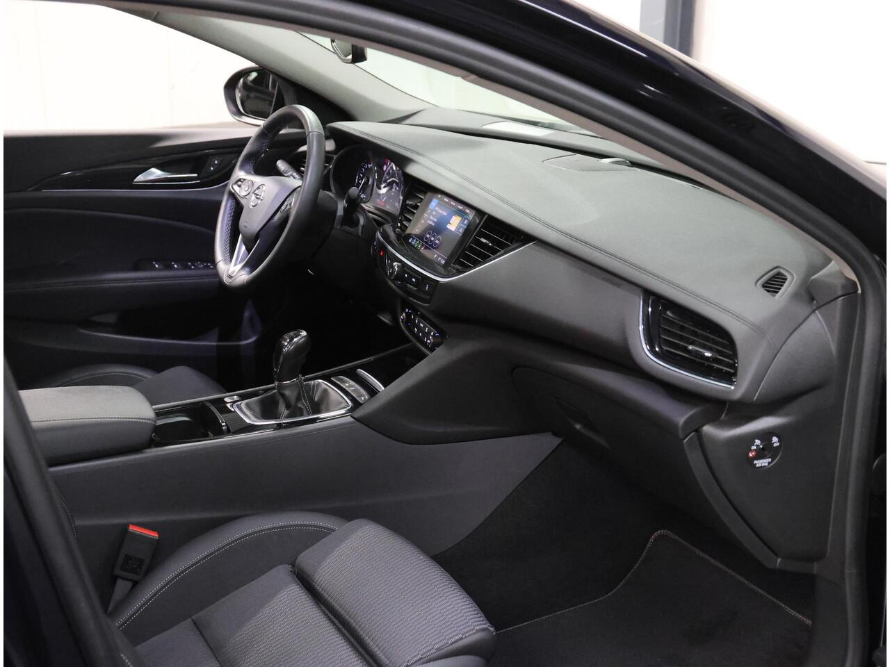 Opel INSIGNIA 165PK Executive | 1ste eigenaar | Winterpakket | OPC-Line | AppleCarplay/Android Auto | 360'Camera | Keyless | Dodehoekdetectie | Electrische AGR stoelen | FULL LED | Dodehoek Detectie | Adaptive Cruise Control |