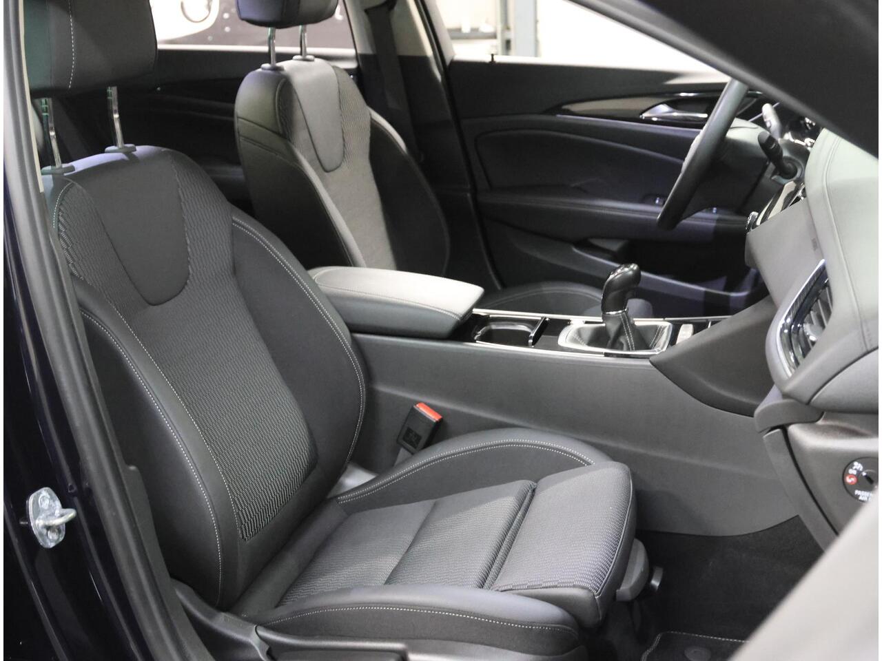 Opel INSIGNIA 165PK Executive | 1ste eigenaar | Winterpakket | OPC-Line | AppleCarplay/Android Auto | 360'Camera | Keyless | Dodehoekdetectie | Electrische AGR stoelen | FULL LED | Dodehoek Detectie | Adaptive Cruise Control |