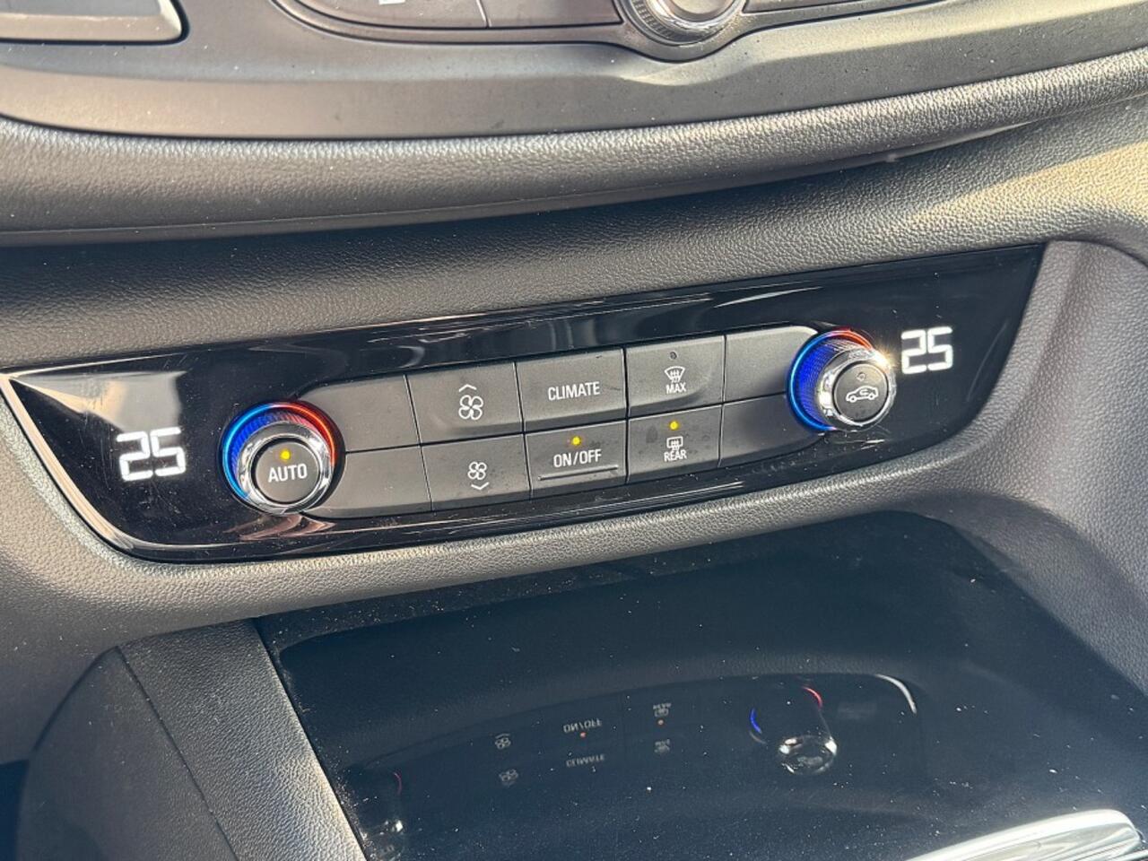 Opel INSIGNIA HB 1.5T 165pk autom Bns Exe ecc,1/2leer,lmv,navi,pdc