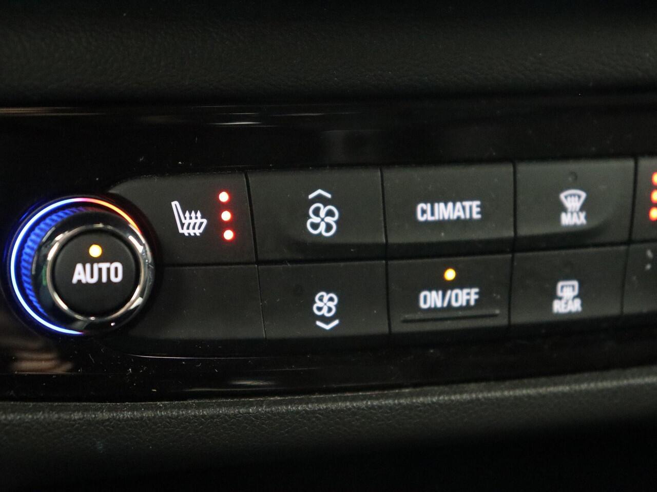 Opel INSIGNIA 2.0 Turbo Elegance | Stoelverwarming | Carplay | Matrix LED | Navigatie | Stuurverwarming | Half leder | Parkeerhulp | Climate control | Cruise control