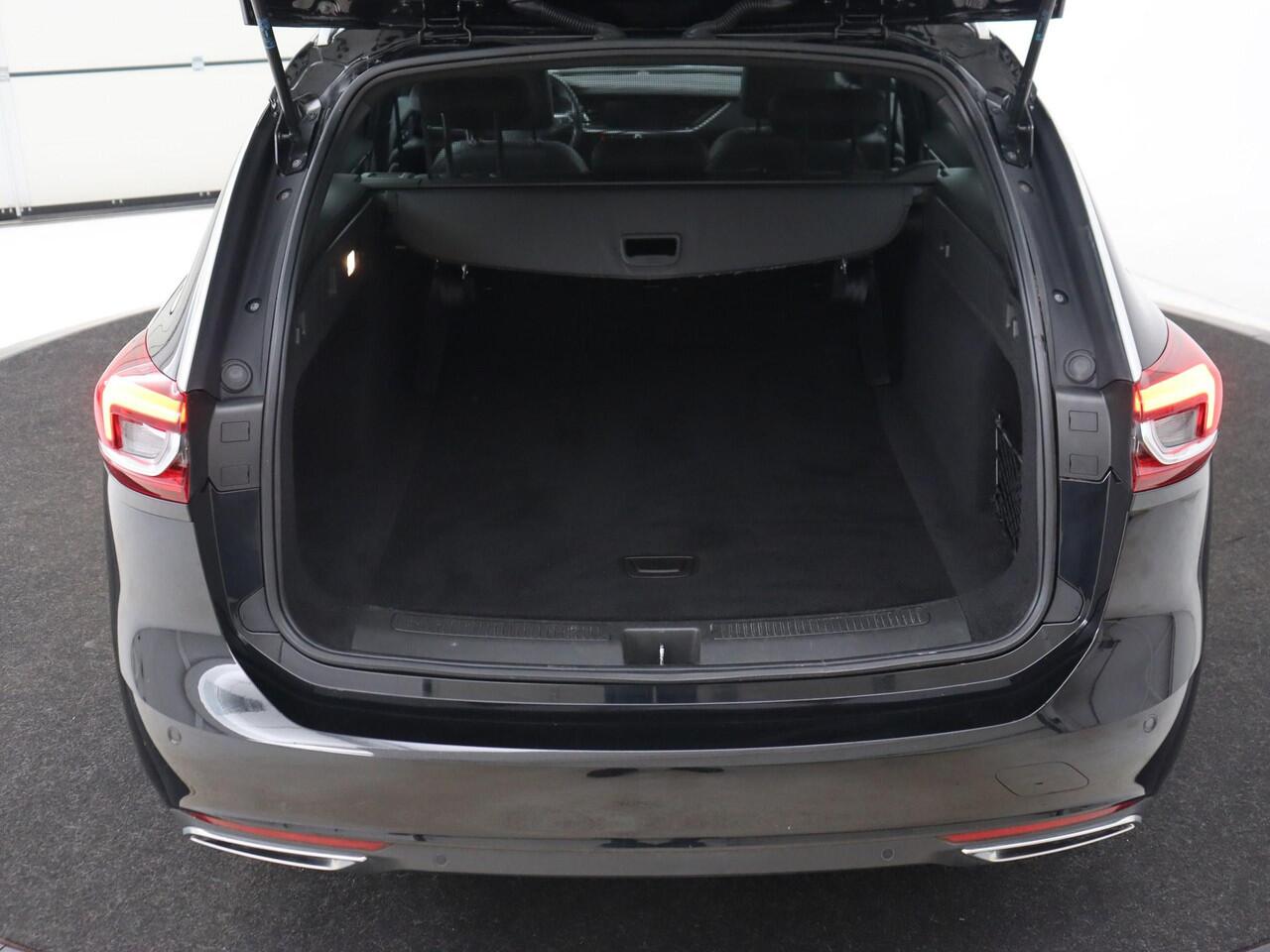 Opel INSIGNIA 2.0 Turbo Elegance | Stoelverwarming | Carplay | Matrix LED | Navigatie | Stuurverwarming | Half leder | Parkeerhulp | Climate control | Cruise control