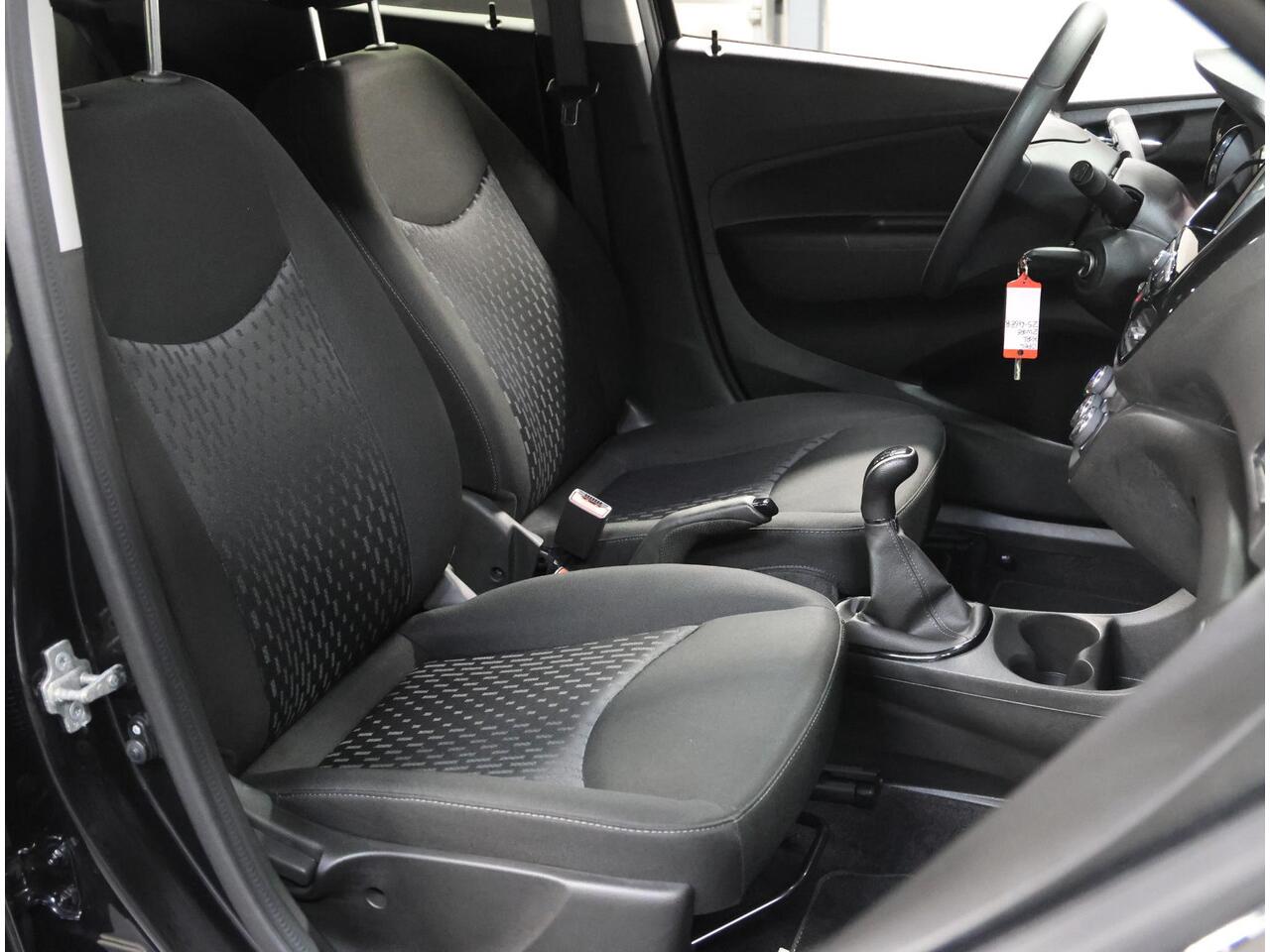 Opel KARL 1.0 Rocks Online Edition | 1ste eigenaar | Navigatie | AppleCarPlay/AndroidAuto | Parkeersensoren | Airco | Cruise Control | LMV | Isofix | Privacy Glass | Buitenspiegels Elektrisch Verstelbaar | Centrale Deurvergrendeling met Afstandsbediening |