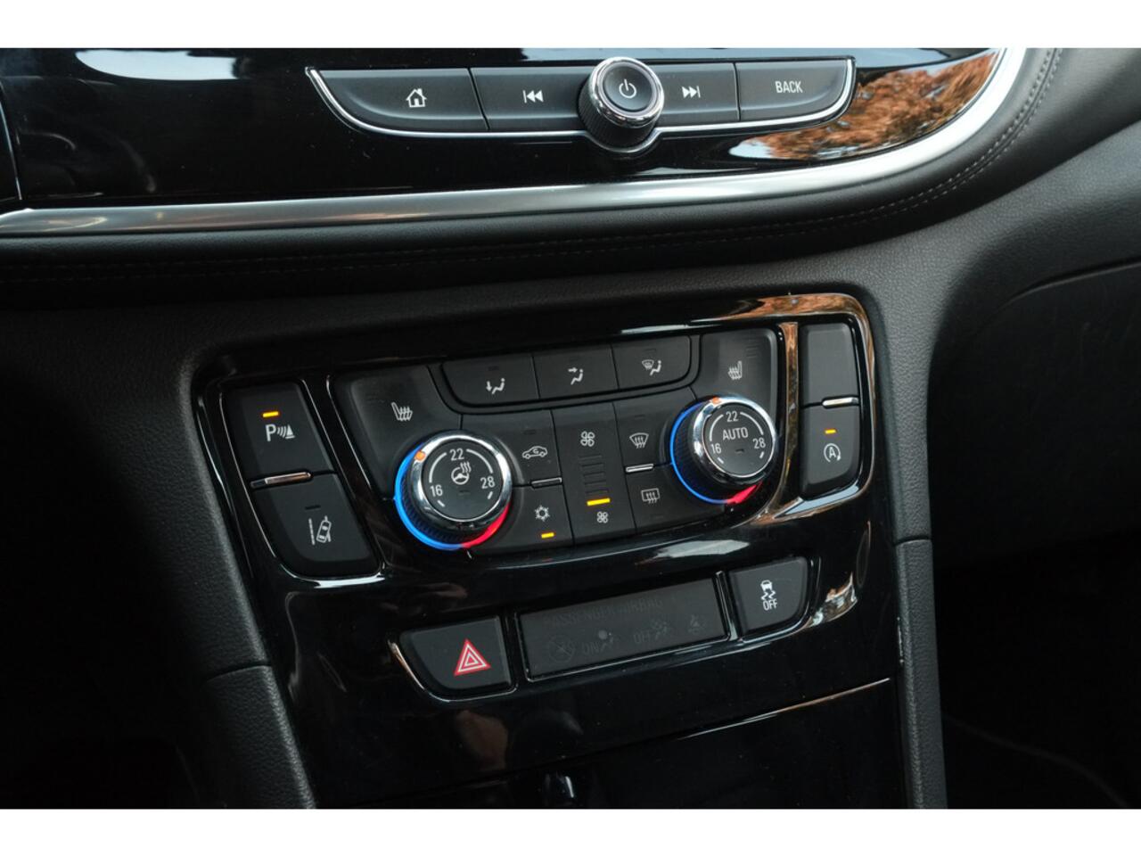 Opel MOKKA X 1.4 Turbo Innovation Trekhaak, Achteruitrijcamera, Leder, Naviga