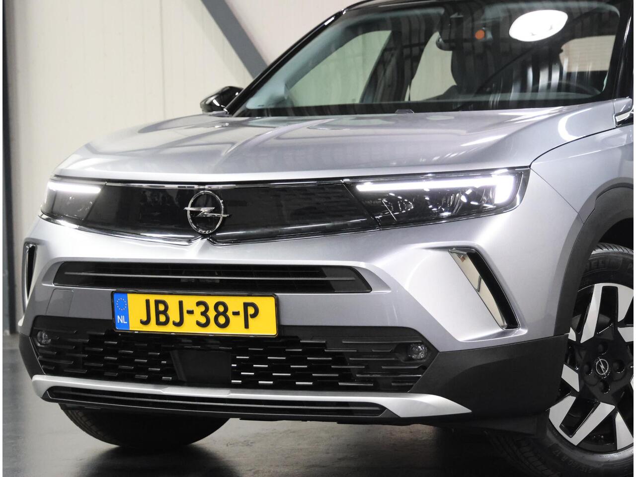 Opel MOKKA Mokka-e Elegance 50-kWh 136PK | AppleCarPlay/AndroidAuto | Cruise Control | Climate Control | Camera | Digitale Cockpit | Navigatie | FULL LED | TwoTone | Isofix | Armsteun |