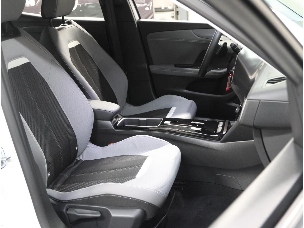 Opel MOKKA 1.2 130PK Turbo Level 3 | AUTOMAAT | AppleCarPlay/AndroidAuto | Cruise Control | Climate Control | Camera | Navigatie | FULL LED | Isofix | Parkeersensoren |