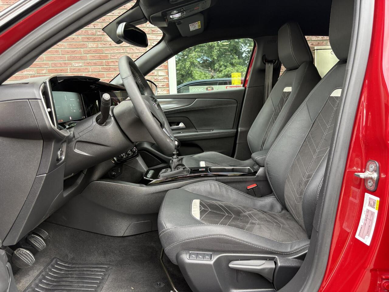 Opel MOKKA Ultimate+ 1.2 Turbo 136pk | STOELMASSAGE | ALCANTARA/LEDER | LED MATRIX | KEYLESS | NAVI PRO | WINTER PACK | ISOFIX | DAB+ |