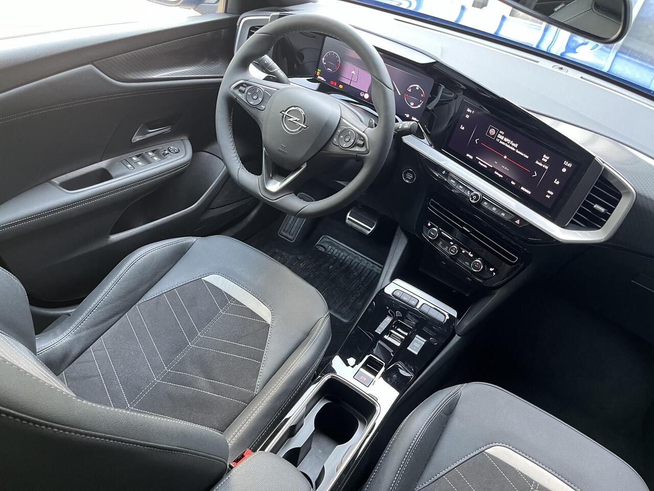 Opel MOKKA Ultimate+ 1.2 Turbo 130pk EAT8 | ALCANTARA/LEDER | LED MATRIX | KEYLESS | NAVI PRO | WINTER PACK | ISOFIX | DAB+ |