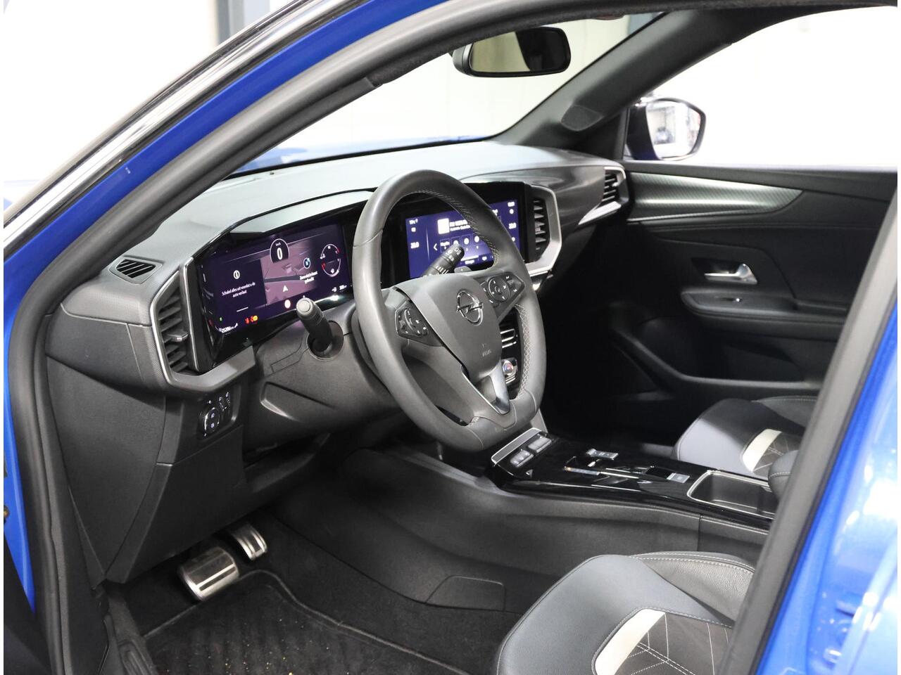 Opel MOKKA 1.2 Turbo Ultimate 130PK Automaat | Navigatie | Airco | Climate Control | Adaptieve Cruise Control | Achteruitrijcamera | Massage stoelen voor | Alcantara Bekleding | Keyless Entry/Start | Dodehoek Detectie | LED koplampen | Lichtmetalen Velgen 18" | Appl