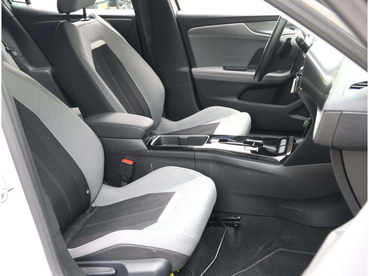 Opel MOKKA 1.2 130PK Level 3 | AUTOMAAT | AppleCarPlay/AndroidAuto | Cruise Control | Climate Control | Camera | Navigatie | FULL LED | Isofix | Parkeersensoren |