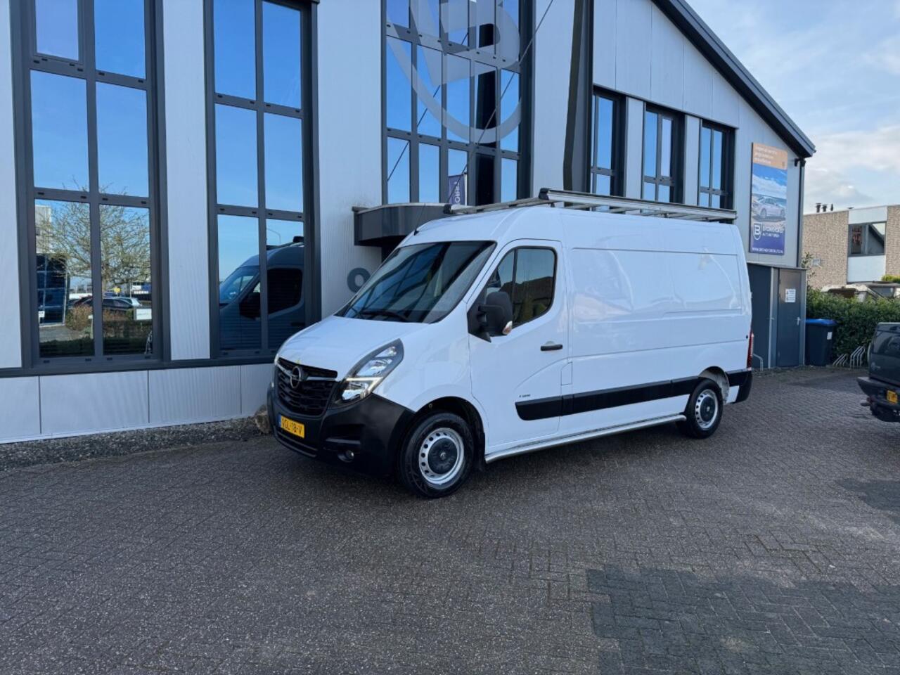 Opel MOVANO 2.3 CDTi 136PK L2H2 3-pers climatcntrl, Navigatie, Cruisecntrl,