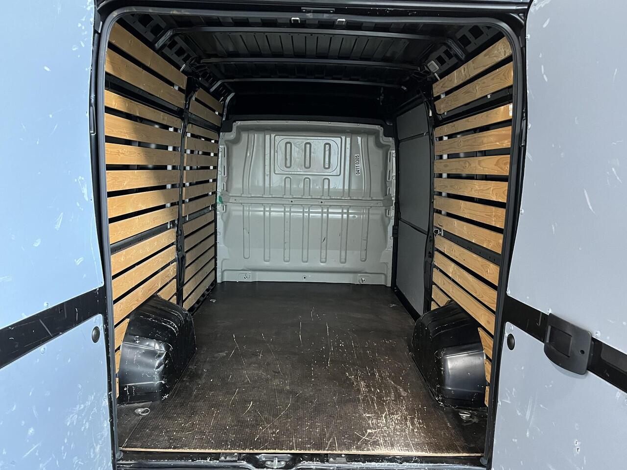 Opel MOVANO 140 PK L2H2 Edition Airco Navigatie Trekhaak Cruise control Nieuw Model Parkeersensoren