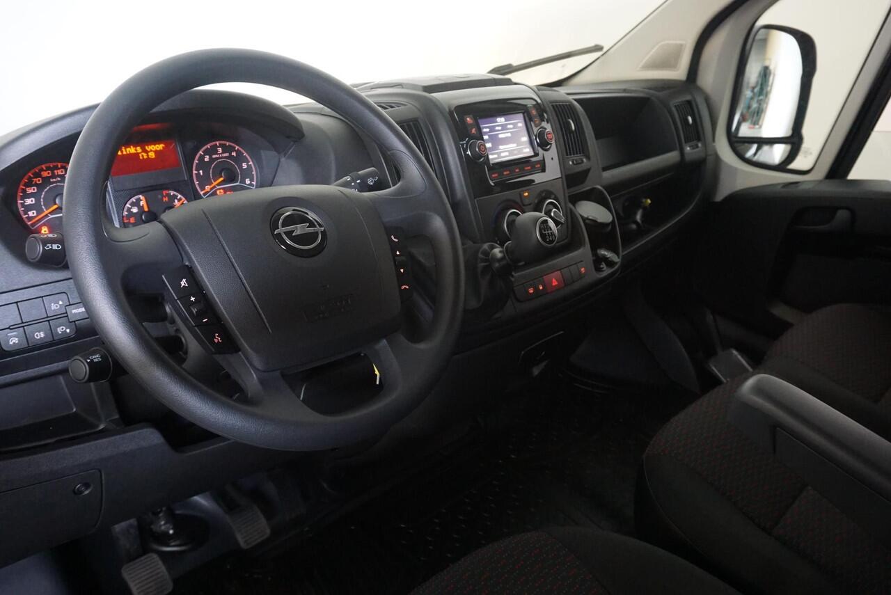 Opel MOVANO 140pk L2H2 Edition Navi Camera Parkeersensoren Trekhaak Cruise control Airco