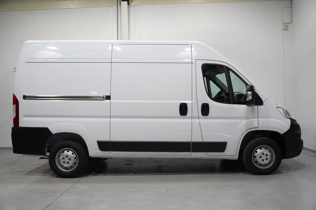Opel MOVANO 2.2D 140 pk L2H2 Navi, Camera, Aut. Airco Apple Carplay, Cruise Control, 270 Graden Deuren, 3-Zits, Nieuw overjarig