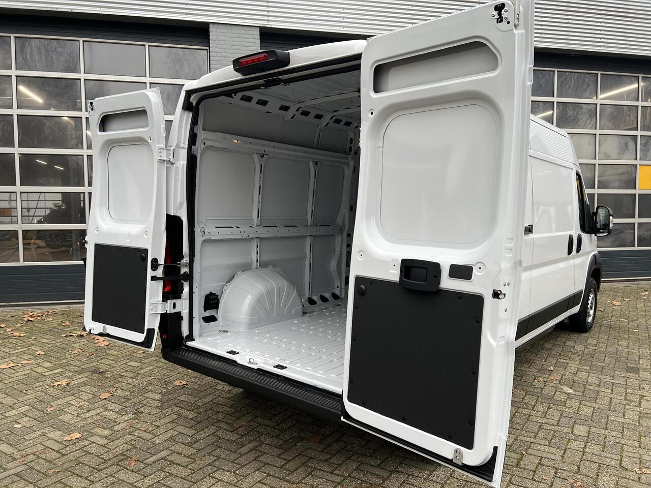 Opel MOVANO Electric L3H2 4.25t Zwaar 110 kWh | 8 jaar garantie | NAVI | Multimedia | Apple Carplay | Android Auto | Achteruitrijcamera | Parkeersensoren achter | Bestuurdersstoel comfort | Armsteun | Bank voorpassagiers | Lederen stuurwiel | Grootlicht assistent | M