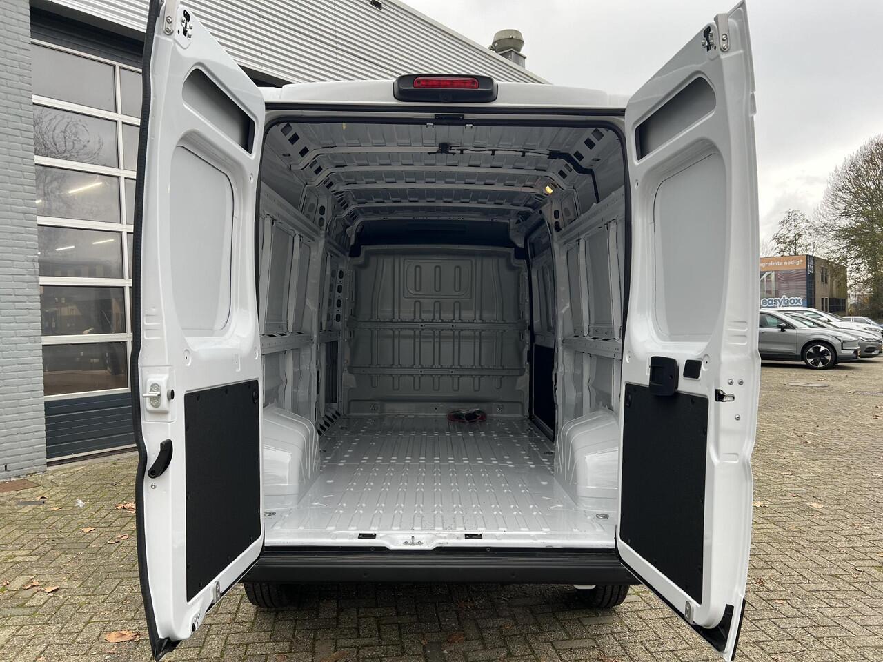 Opel MOVANO Electric L3H2 4.25t Zwaar 110 kWh | 8 jaar garantie | NAVI | Multimedia | Apple Carplay | Android Auto | Achteruitrijcamera | Parkeersensoren achter | Bestuurdersstoel comfort | Armsteun | Bank voorpassagiers | Lederen stuurwiel | Grootlicht assistent | M
