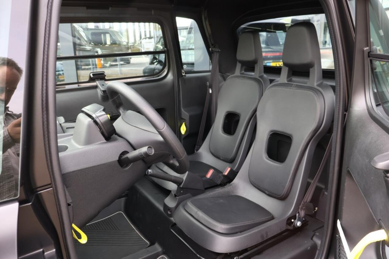 Opel Rocks-e MAT ZWART / All Season banden / zwarte ALU velgen