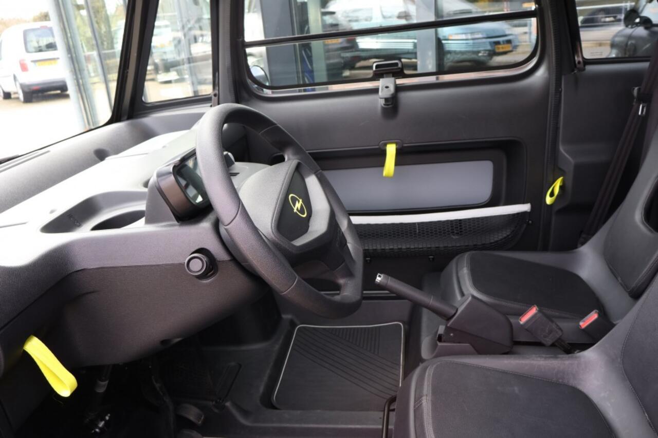 Opel Rocks-e MAT ZWART / All Season banden / zwarte ALU velgen