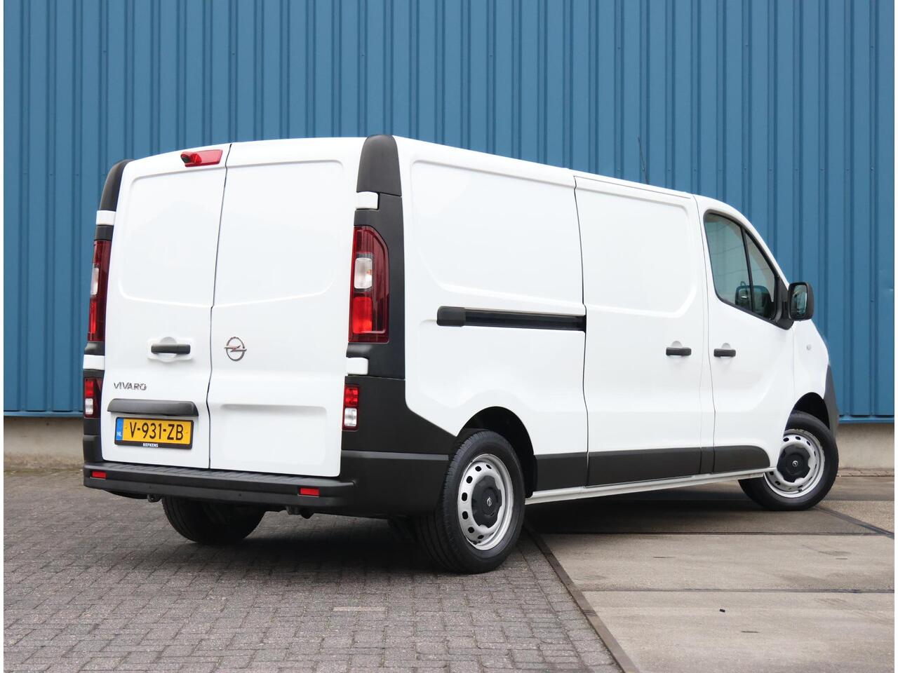 Opel VIVARO 120pk CDTI L2H1 Edition ( 1ste eigenaar | Camera | 3 persoons | Betimmering | Navigatie )