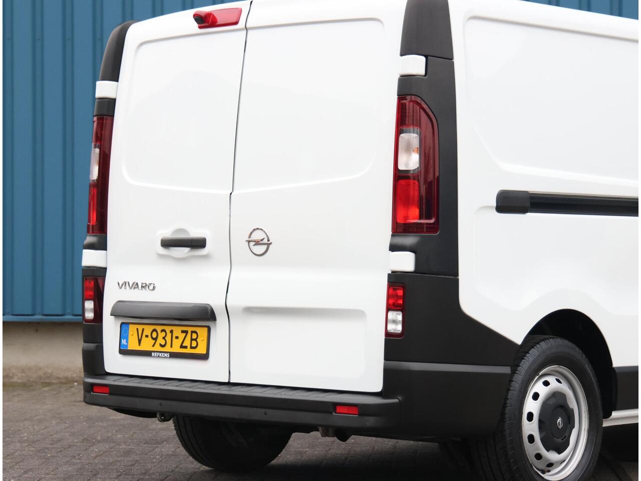 Opel VIVARO 120pk CDTI L2H1 Edition ( 1ste eigenaar | Camera | 3 persoons | Betimmering | Navigatie )