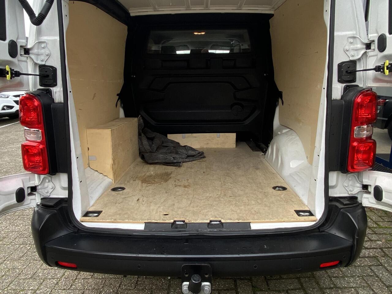 Opel VIVARO 1.5 CDTI L3H1 DC Selection / 6-Persoons / Cruise-Control / Trekhaak / Zijschuifdeur-Rechts / Houten-Vloer / Zijwandbekleding / Apple-Carplay & Android-Auto / Navi / Radio-Bluetooth / Airco / 16'' All-Seasons / ENZ.