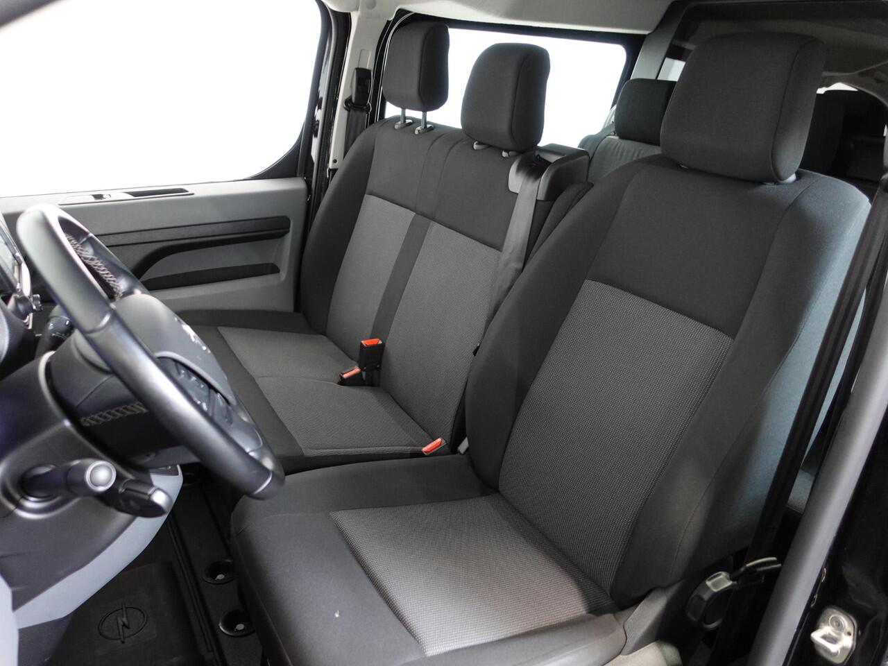 Opel VIVARO 102pk L3H1 Edition Dubbele Cabine 6persoons Navigatie Trekhaak Airco Cruise control