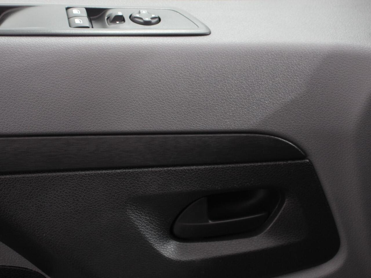 Opel VIVARO Combi 1.5 CDTI L3H1 9-Persoons | Climate control | Cruise control | Radio | Apple Carplay/ Android Auto