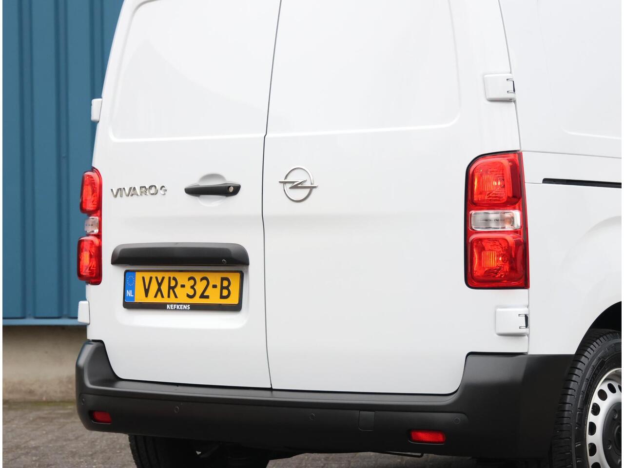 Opel VIVARO Electric L2 75 kWh ( 3 Zits | Camera | AppleCarPlay/AndroidAuto | CruiseControl | ClimateControl | Parkeersensoren Achter )