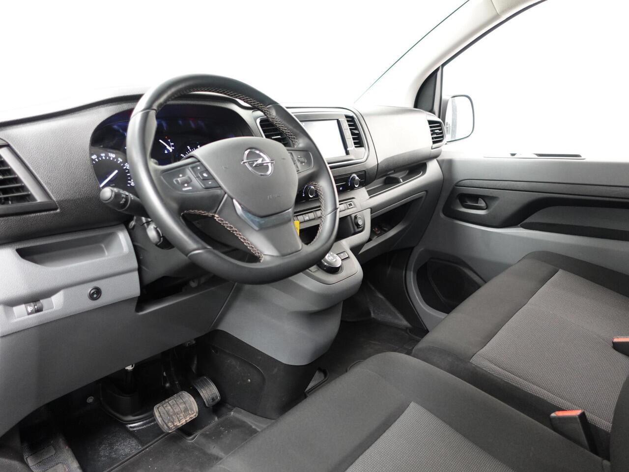 Opel VIVARO 145pk L3H1 Automaat Navigate Trekhaak Cruise control Apple Carplay Camera