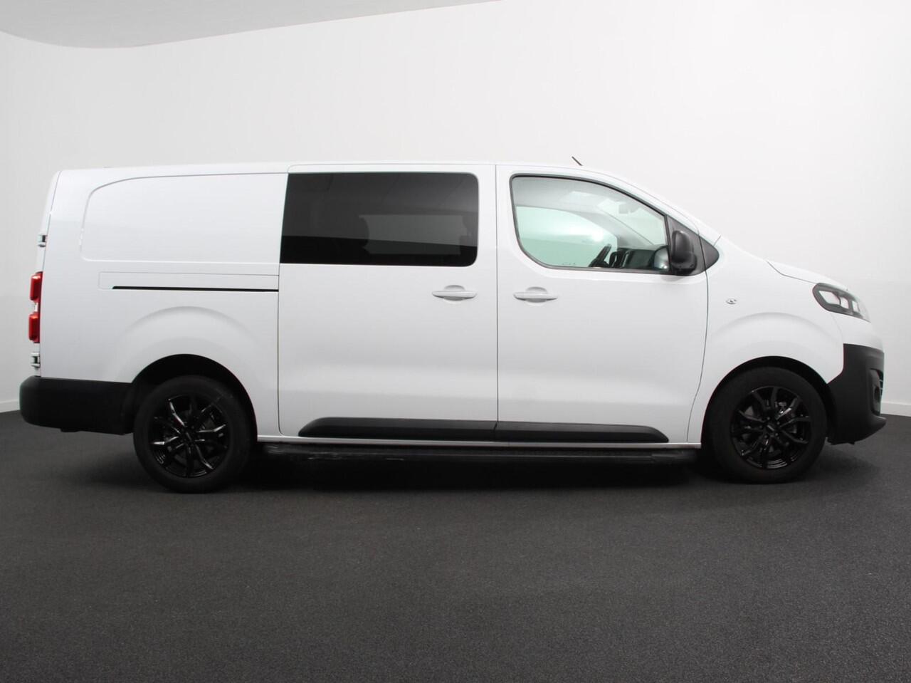 Opel VIVARO 145pk L3H1 Dubbele Cabine Sport Edition Navigatie Climate Control Trekhaak Trekhaak Parkeer sensoren Lichtmetalen Velgen