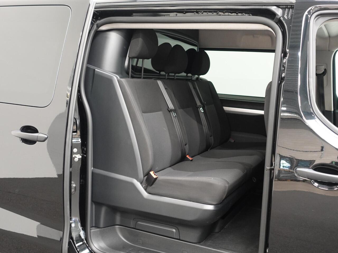 Opel VIVARO 145pk Automaat L3H1 Dubbele cabine 6-zits Navigatie Camera Trekhaak Apple carplay Parkeersensoren Cruise control