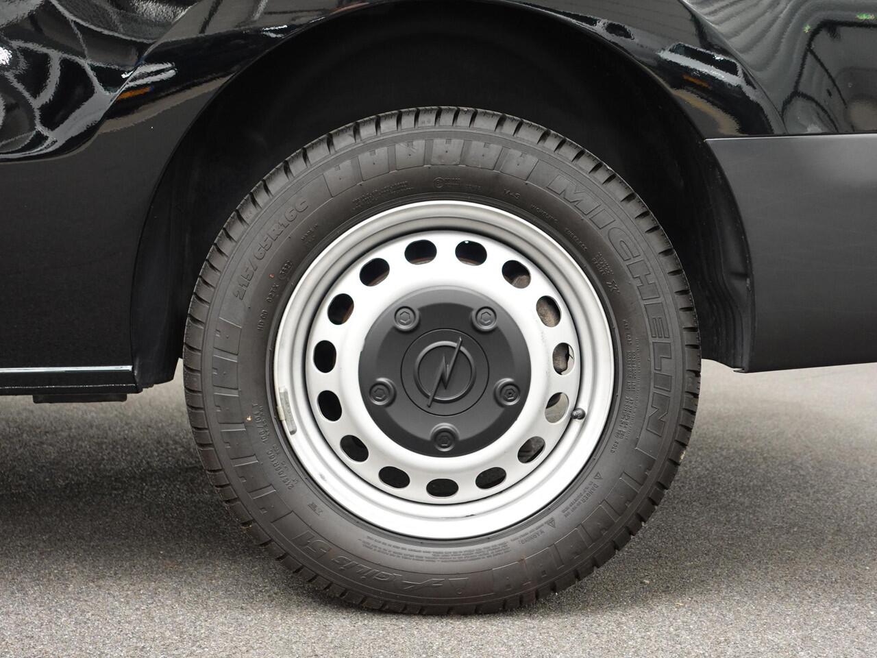 Opel VIVARO 145pk Automaat L3H1 Dubbele cabine 6-zits Navigatie Camera Trekhaak Apple carplay Parkeersensoren Cruise control