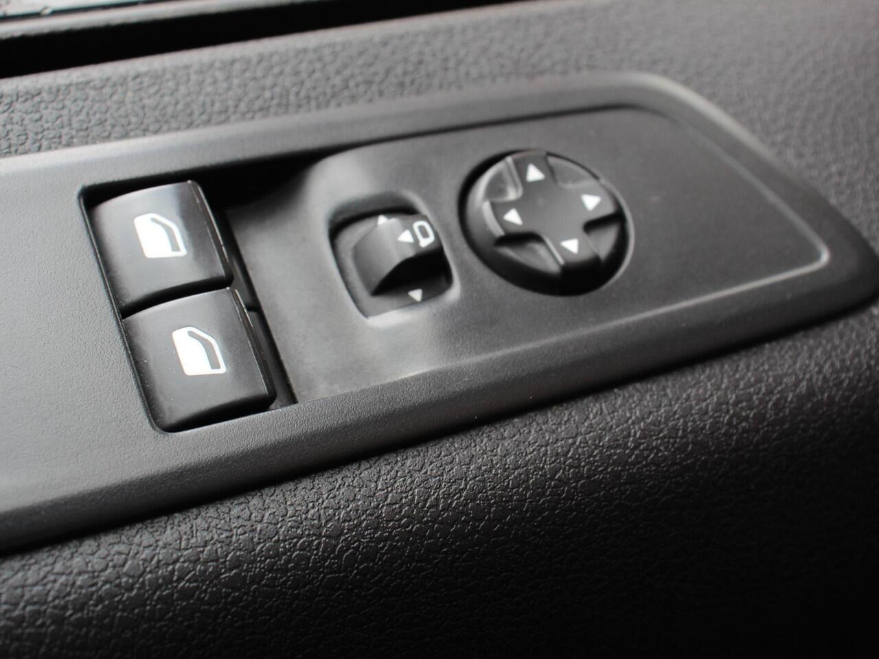 Opel VIVARO Vivaro-e L3 75 kWh Automaat 6-Persoons Dubbele Cabine Lang | Navigatie | Airco | 2 x Schuifdeur | Lichtmetalen velgen| Cruise Control | Side Bars | Bumpers in kleur