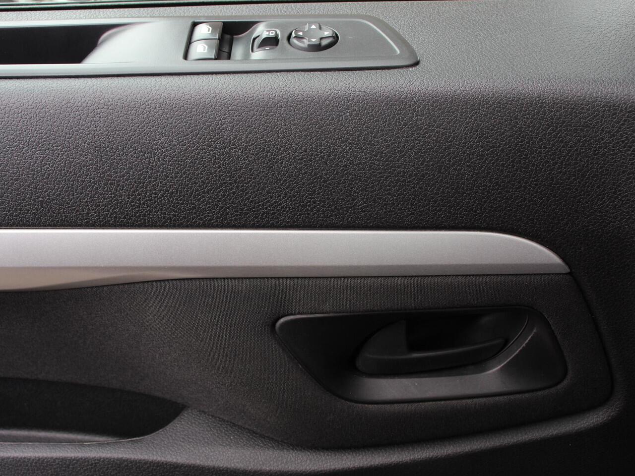 Opel VIVARO Vivaro-e L3 75 kWh Automaat 6-Persoons Dubbele Cabine Lang | Navigatie | Airco | 2 x Schuifdeur | Lichtmetalen velgen| Cruise Control | Side Bars | Bumpers in kleur