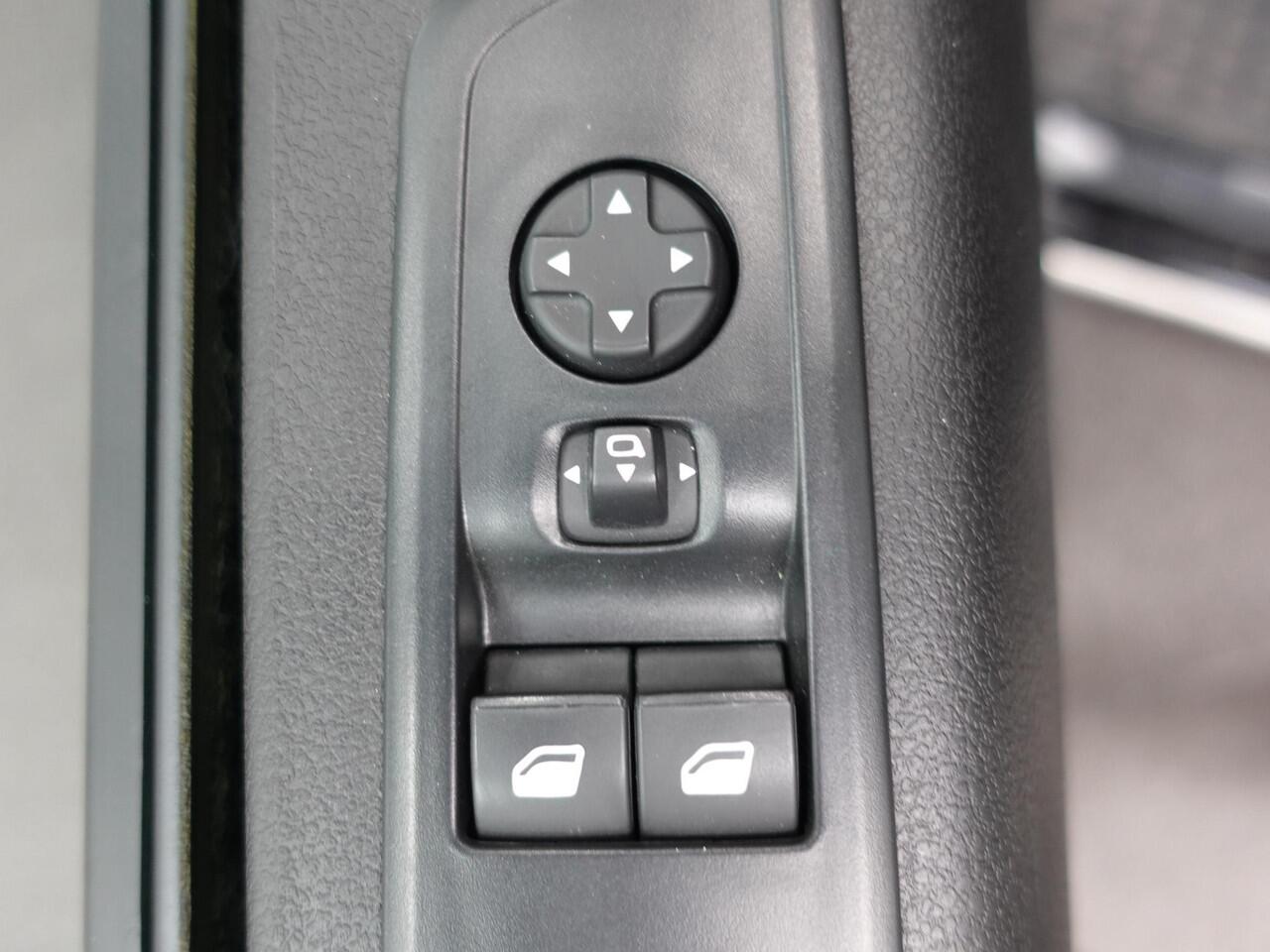 Opel VIVARO 2.0 BlueHDi 145PK L2 Automaat | Navigatie | Airco | Trekhaak | Side Bars | Betimmering | Laadruimte betimmering