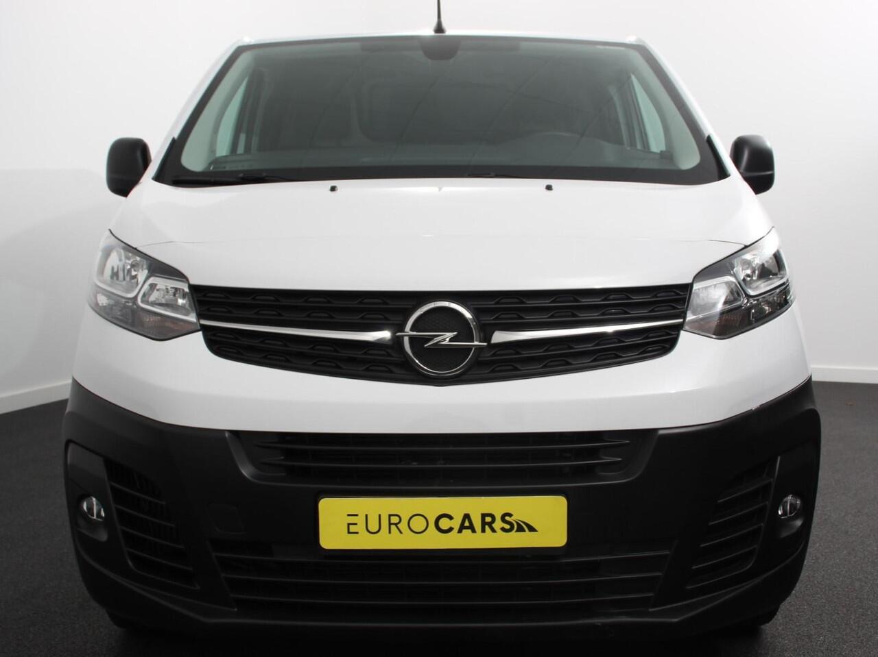 Opel VIVARO 2.0 CDTI L2H1 Edition 3-zits Automaat Navigatie Airco Bluetooth Trekhaak Parkeer sensoren