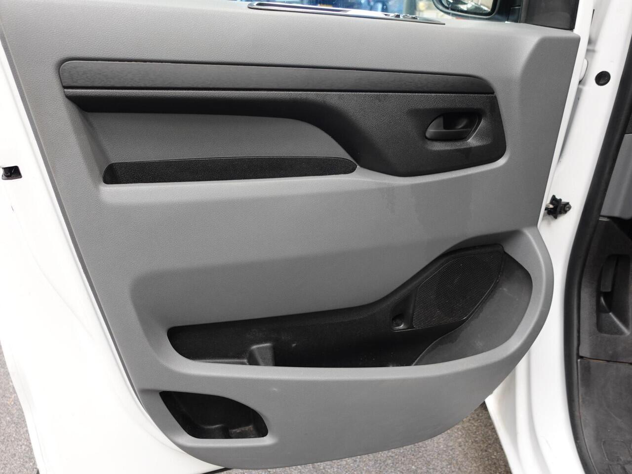 Opel VIVARO 2.0 CDTI 145 pk L3H1 Edition Automaat Airco Navi Bluetooth Trekhaak