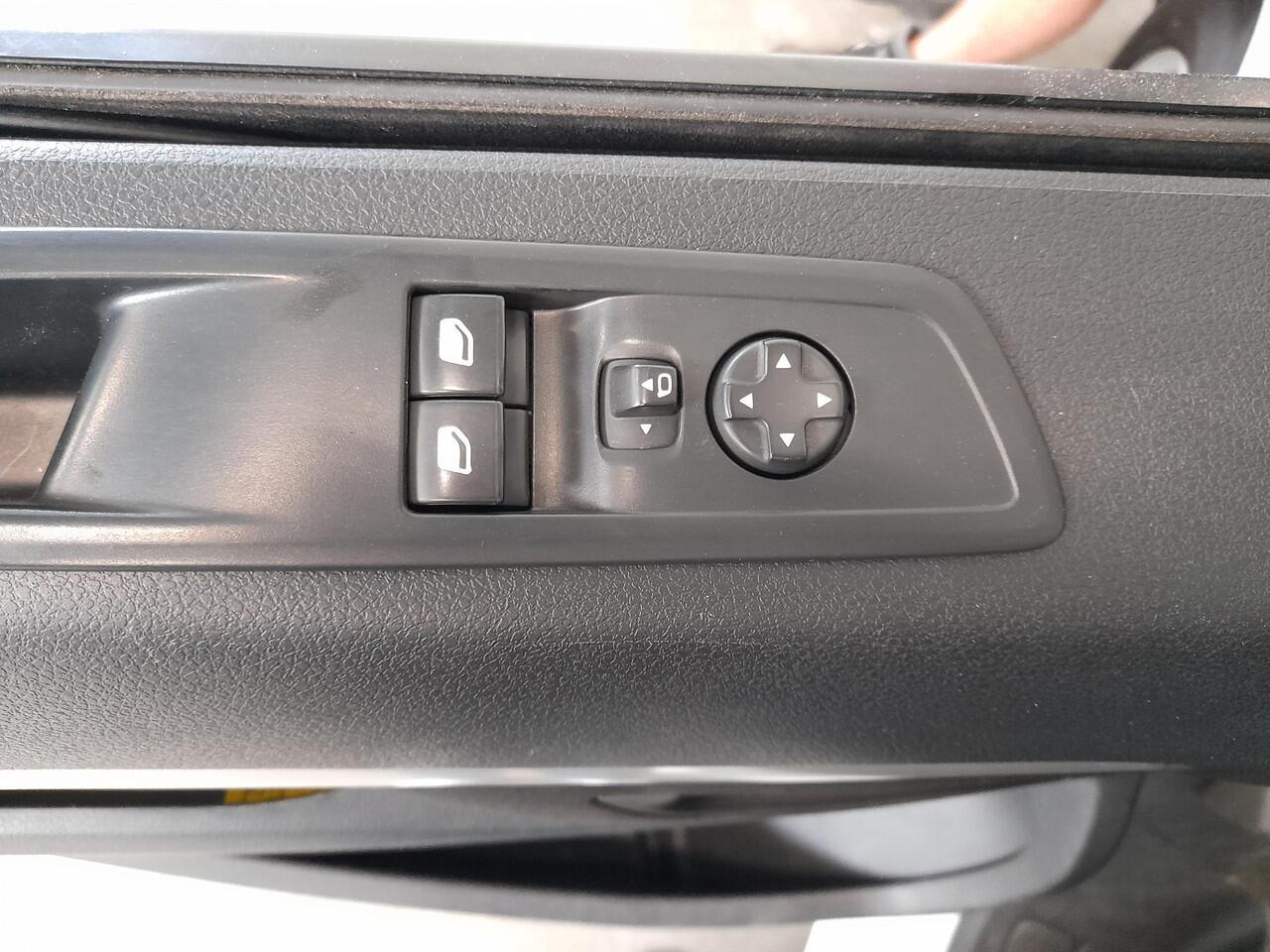 Opel VIVARO 2.0 CDTI L3H1 145PK Dubbele Cabine Edition Navigatie Trekhaak Cruise control Airco