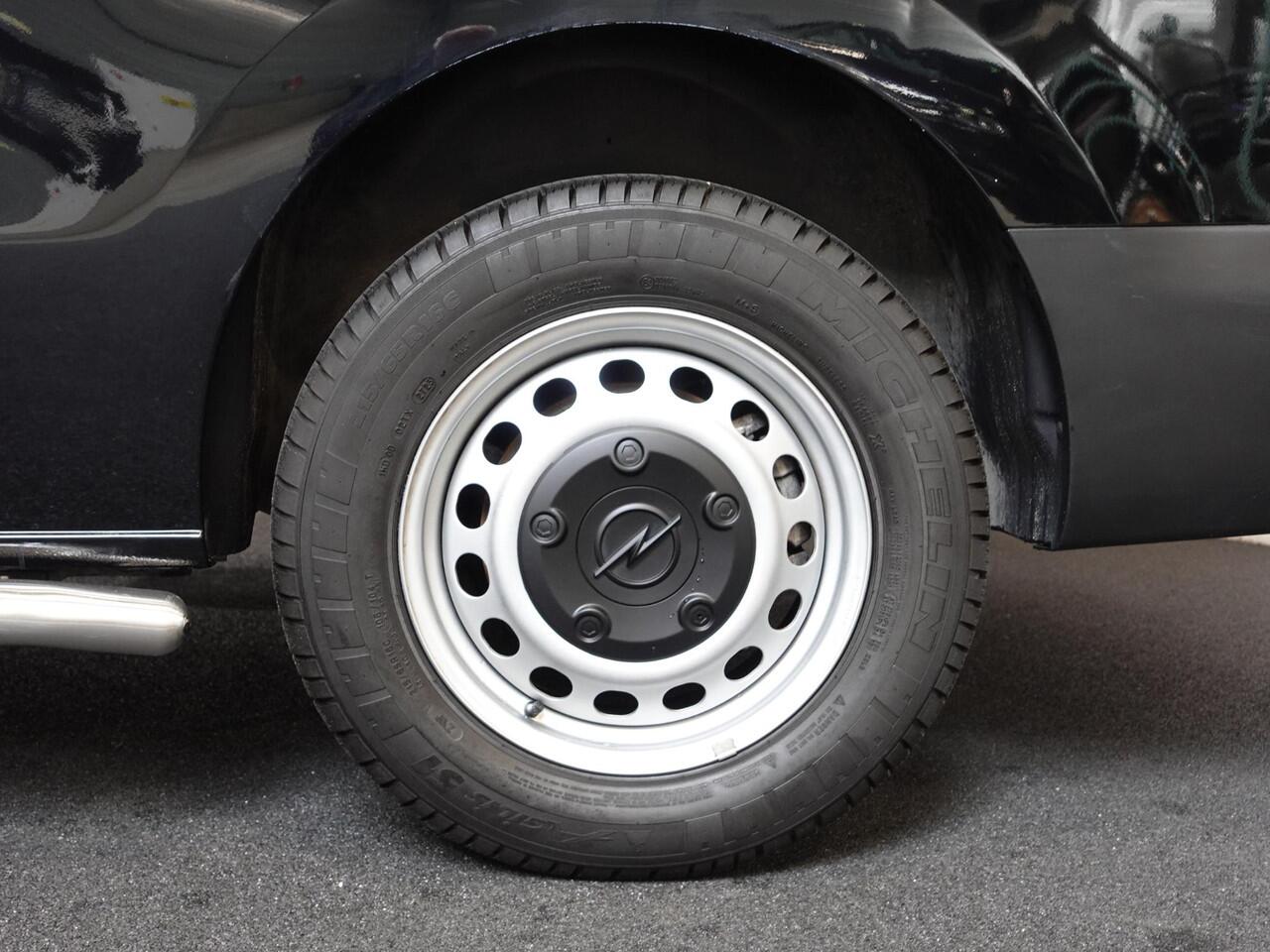 Opel VIVARO 2.0 CDTI 145 pk L3H1 Edition 3-zits Automaat Airco Navigatie Bluetooth Trekhaak