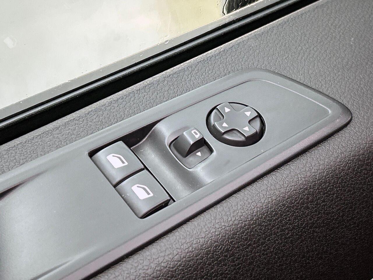 Opel VIVARO 2.0 CDTI L3H1 Dubbele Cabine Edition 6-zits Automaat Airco Navigatie Trekhaak