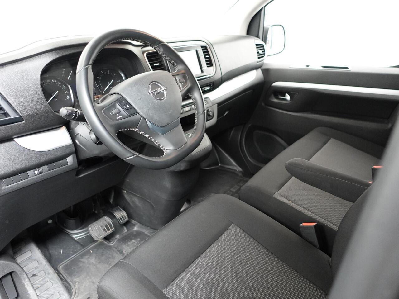 Opel VIVARO L3H1 145pk Automaat Navigatie Trekhaak Airco Bluetooth Cruise Control PDC achter