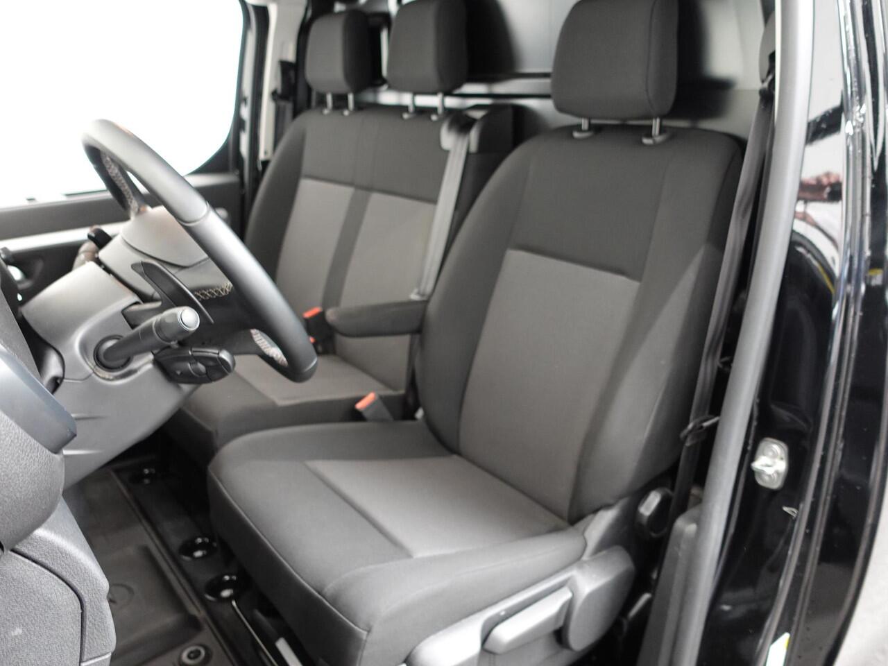 Opel VIVARO L3H1 145pk Automaat Navigatie Trekhaak Airco Bluetooth Cruise Control PDC achter
