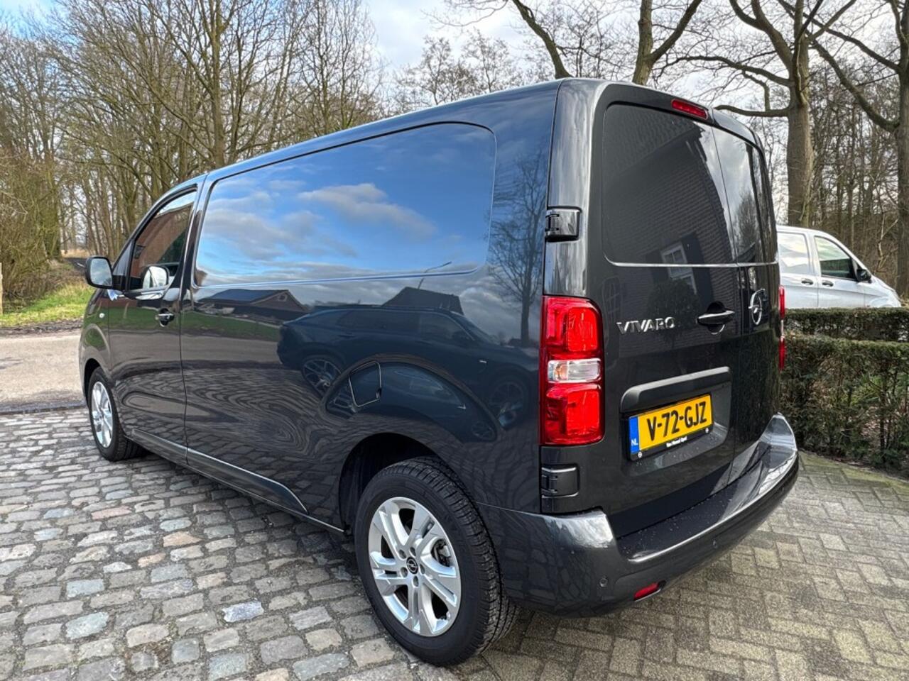 Opel VIVARO 2.0 D 145pk BPM VRIJ ecc,navigatie,camera,cruise,trekhaak,pdc