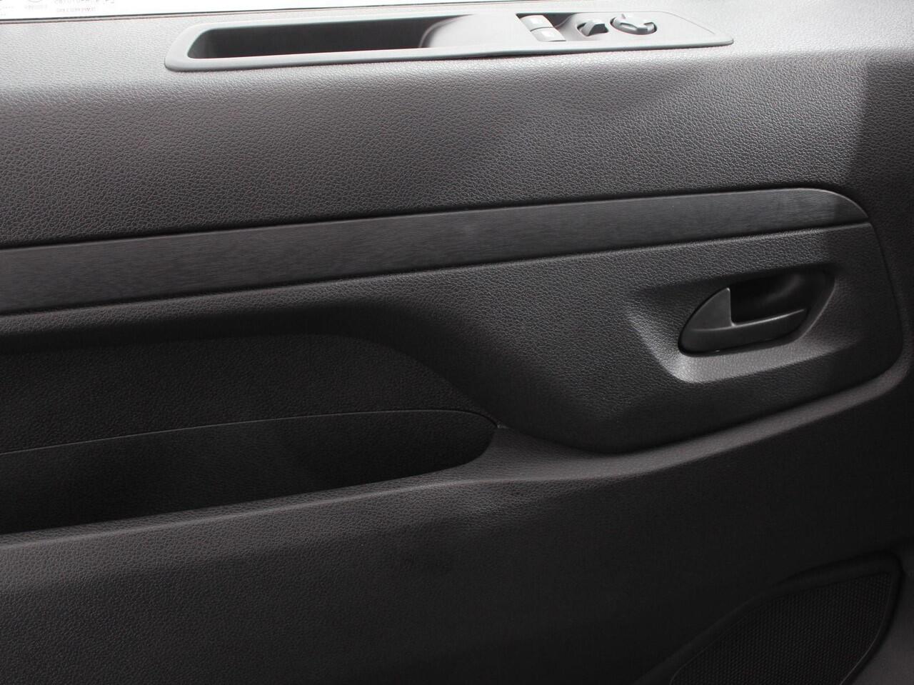 Opel VIVARO 2.0 BlueHDi 180 S&S L3 Automaat Apple Carplay / Android Auto Parkeersensoren V+A Trekhaak Camera Navigatie Cruise Control LED koplampen houten afwerking laadruimte