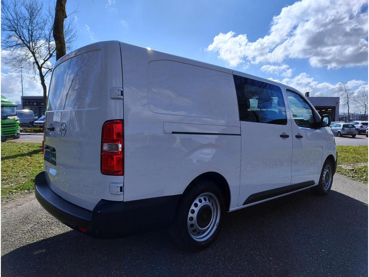 Opel VIVARO L3 DC 1.5 BlueHDI 120pk | BPM vrij | Dubbele Cabine | 6-zits | Houten afwerking laadruimte | Multimedia | NAVI | Apple Carplay | Android Auto | Parkeersensoren achter | Multifunctioneel stuurwiel | Elektrisch inklapbare spiegels | Bestuurdersstoel comfor
