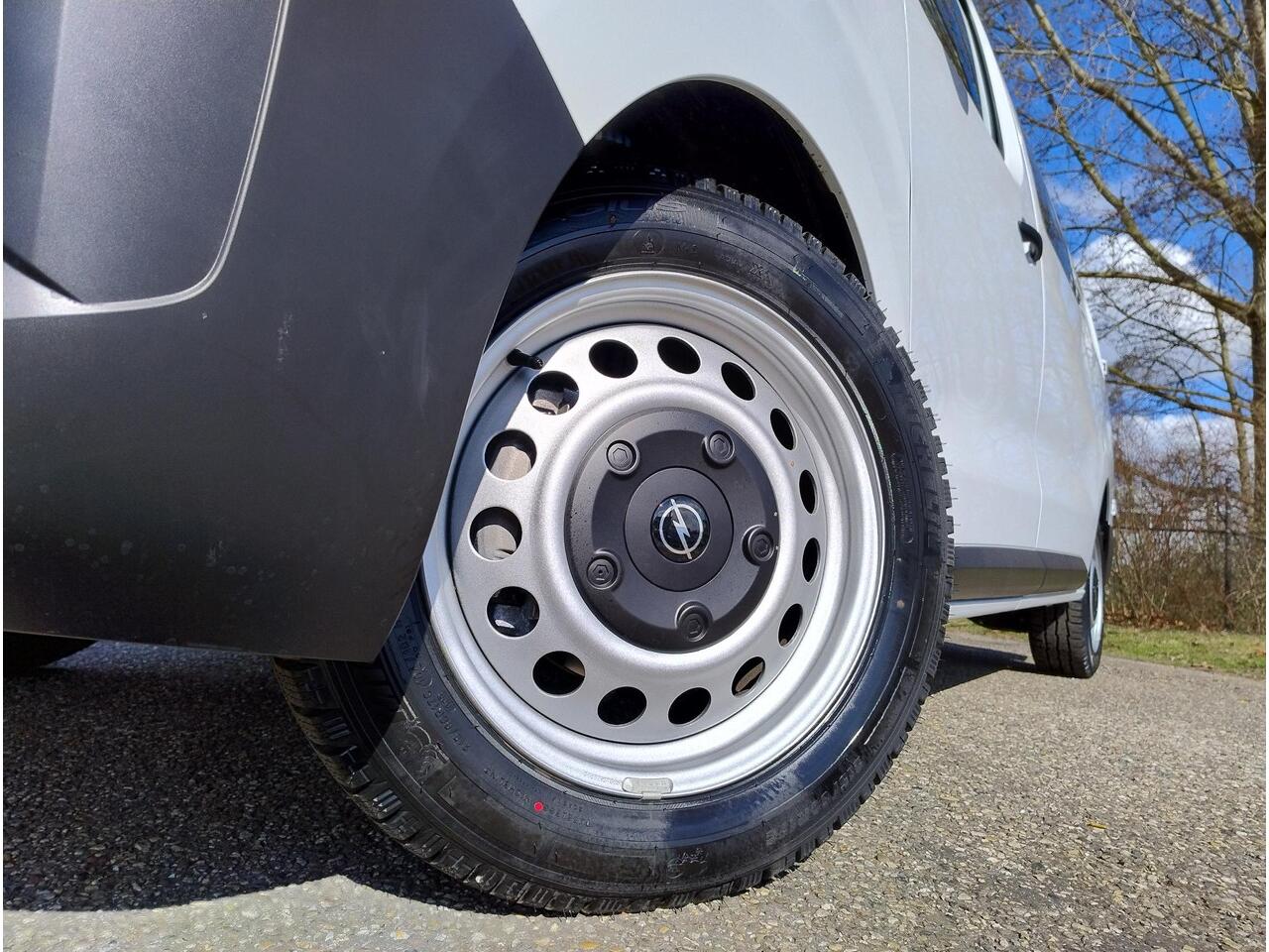 Opel VIVARO L3 DC 1.5 BlueHDI 120pk | BPM vrij | Dubbele Cabine | 6-zits | Houten afwerking laadruimte | Multimedia | NAVI | Apple Carplay | Android Auto | Parkeersensoren achter | Multifunctioneel stuurwiel | Elektrisch inklapbare spiegels | Bestuurdersstoel comfor