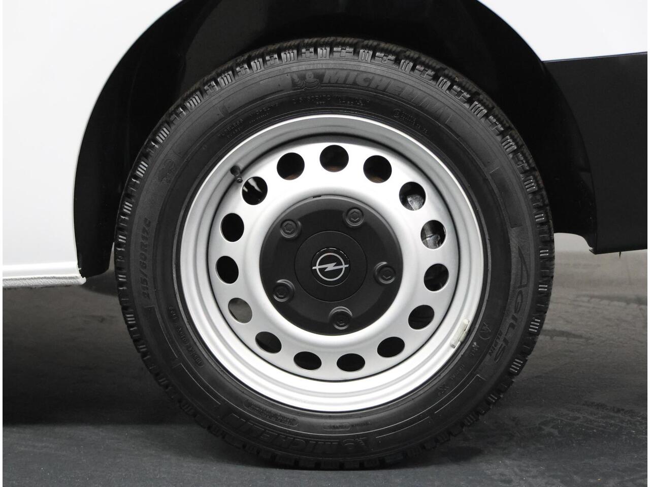 Opel VIVARO 2.0 Diesel 180PK S&S L3 | 1ste eigenaar | AUTOMAAT | AppleCarPlay/AndroidAuto | Armsteun | 3 Zits | Houtenlaadvloer | Navigatie | Keyless | Stuurverwarming | Climate Control | Cruise Control | Parkeersensoren |