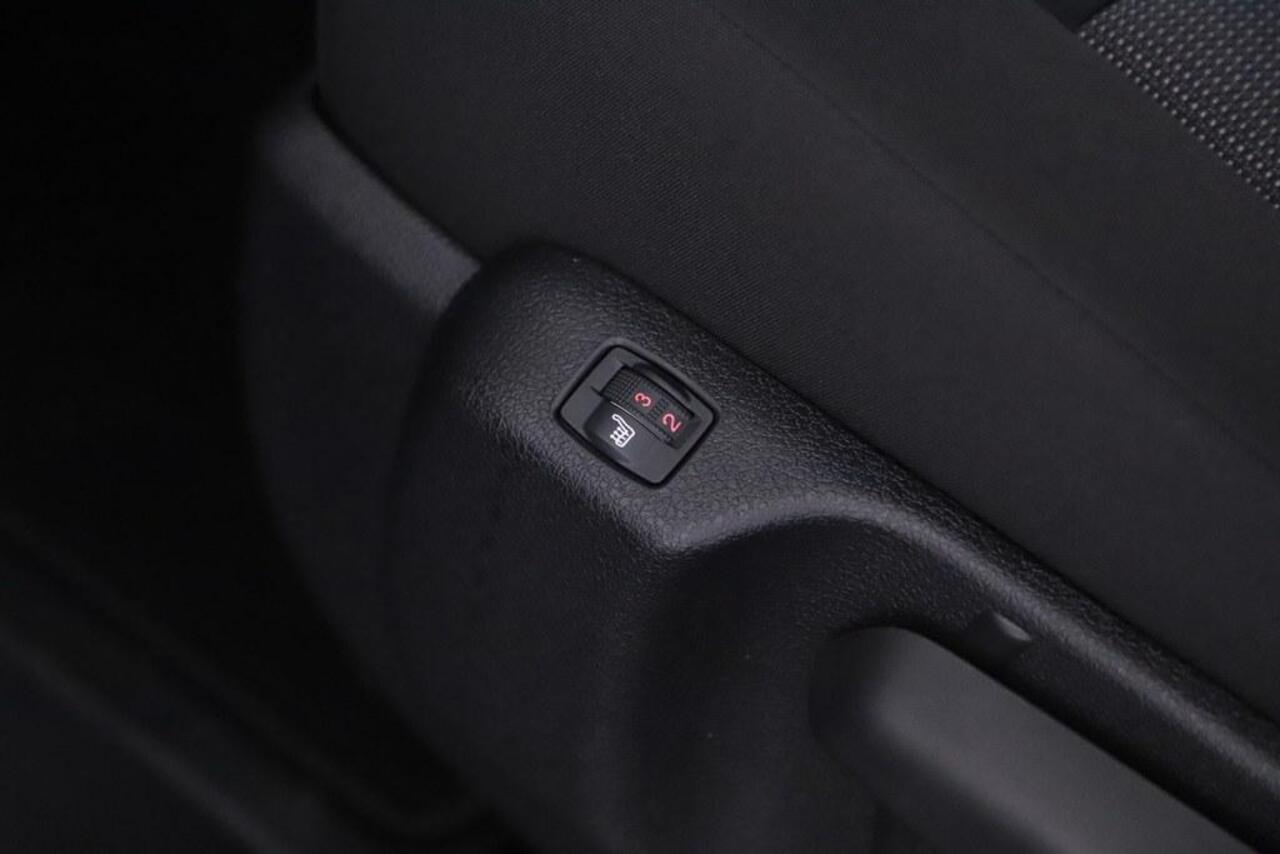 Opel VIVARO 2.0 D. 145 pk L3 Winterpakket/Camera/Trekhaak Dubbele Schuifdeur/Vloer en Wand betimmering BPM VRIJ!